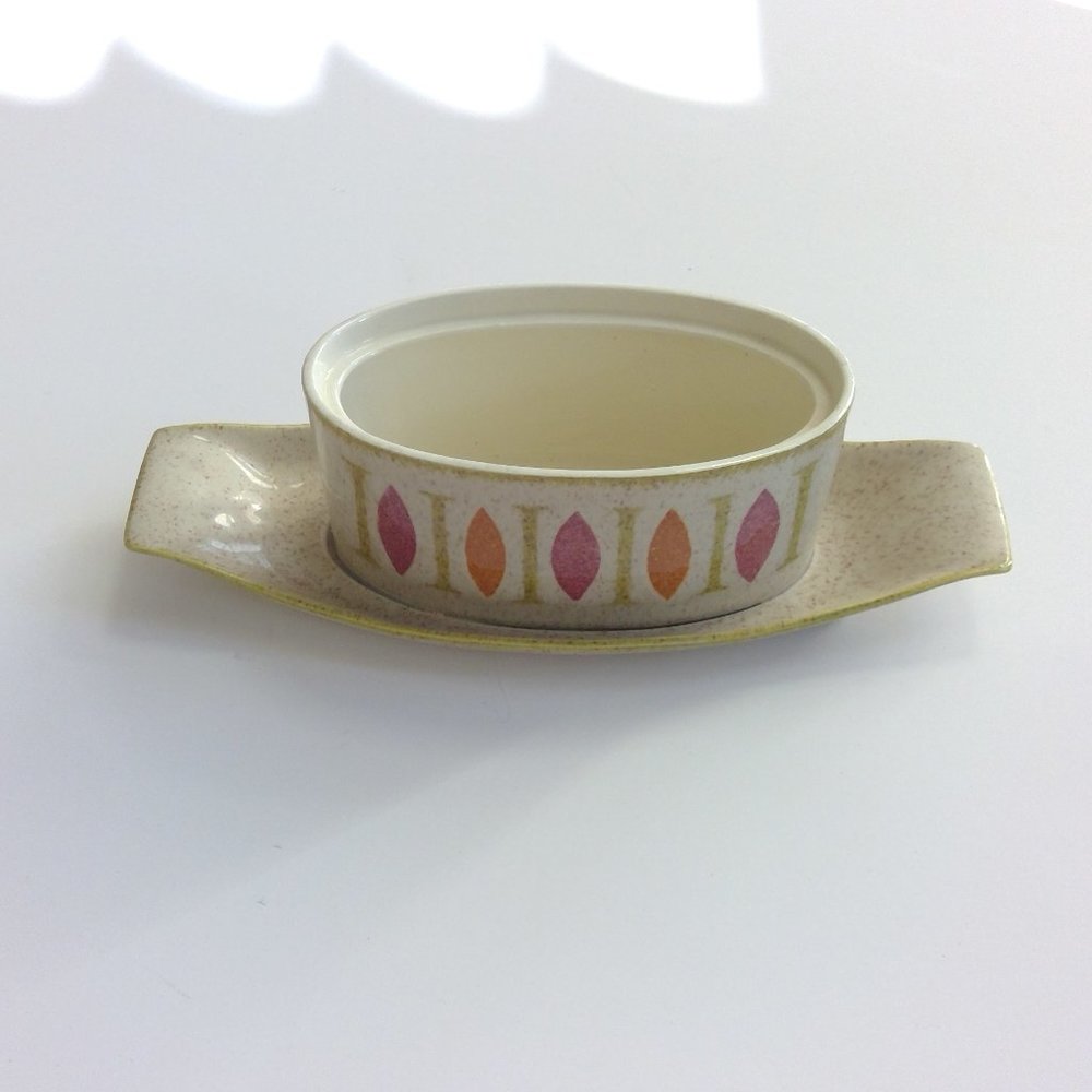 Vintage MCM Red Wing Pottery Purple/Orange/Green Pepe Design Gravy Boat, No lid